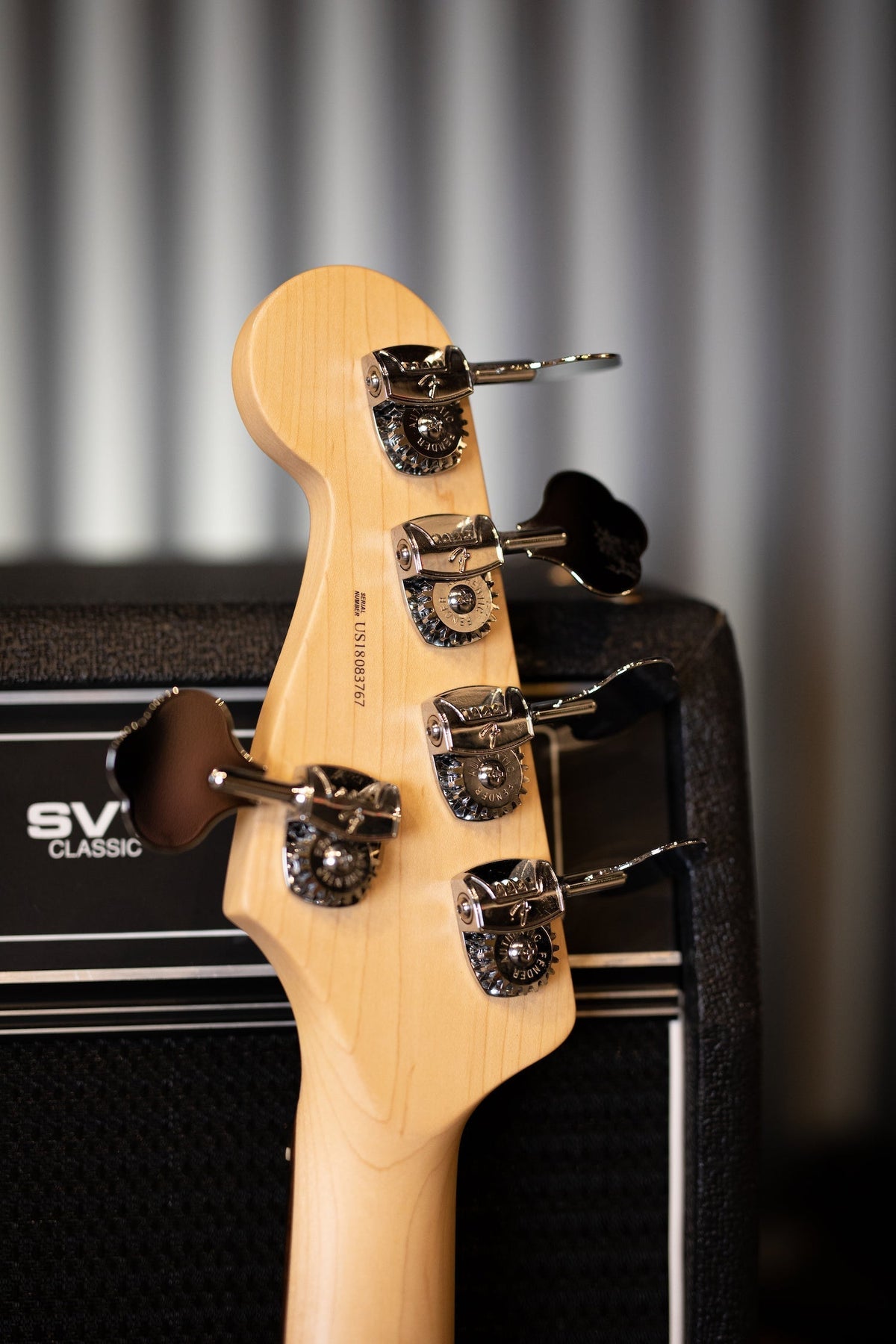 Fender American Professional Precision Bass V - 3-Tone Sunburst