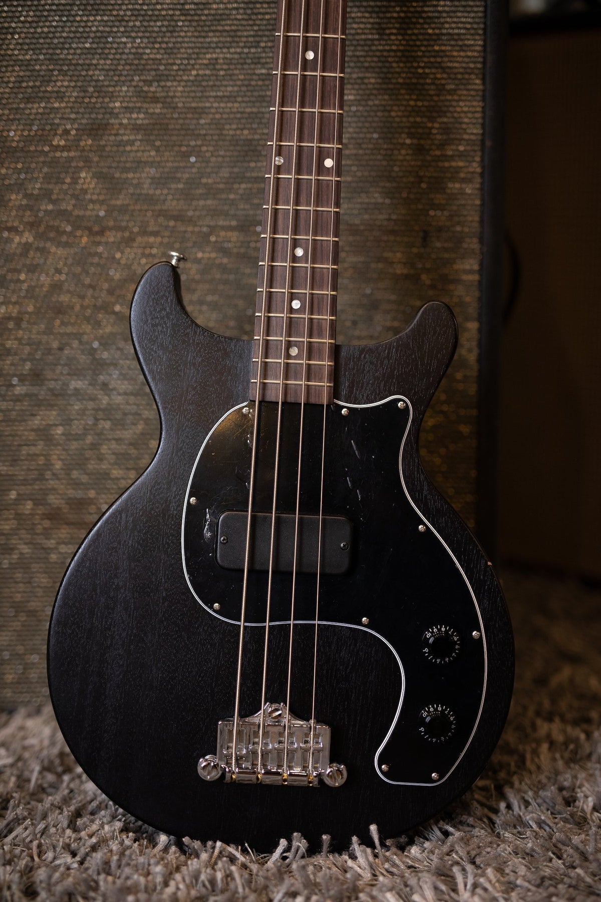 Gibson Les Paul Junior Tribute Double Cut Bass - Worn Ebony