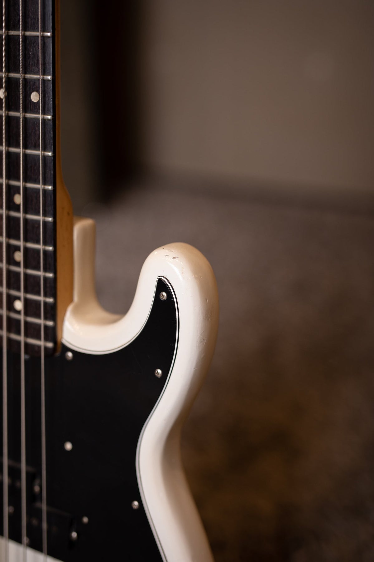 1975 Fender Precision Bass - Olympic White
