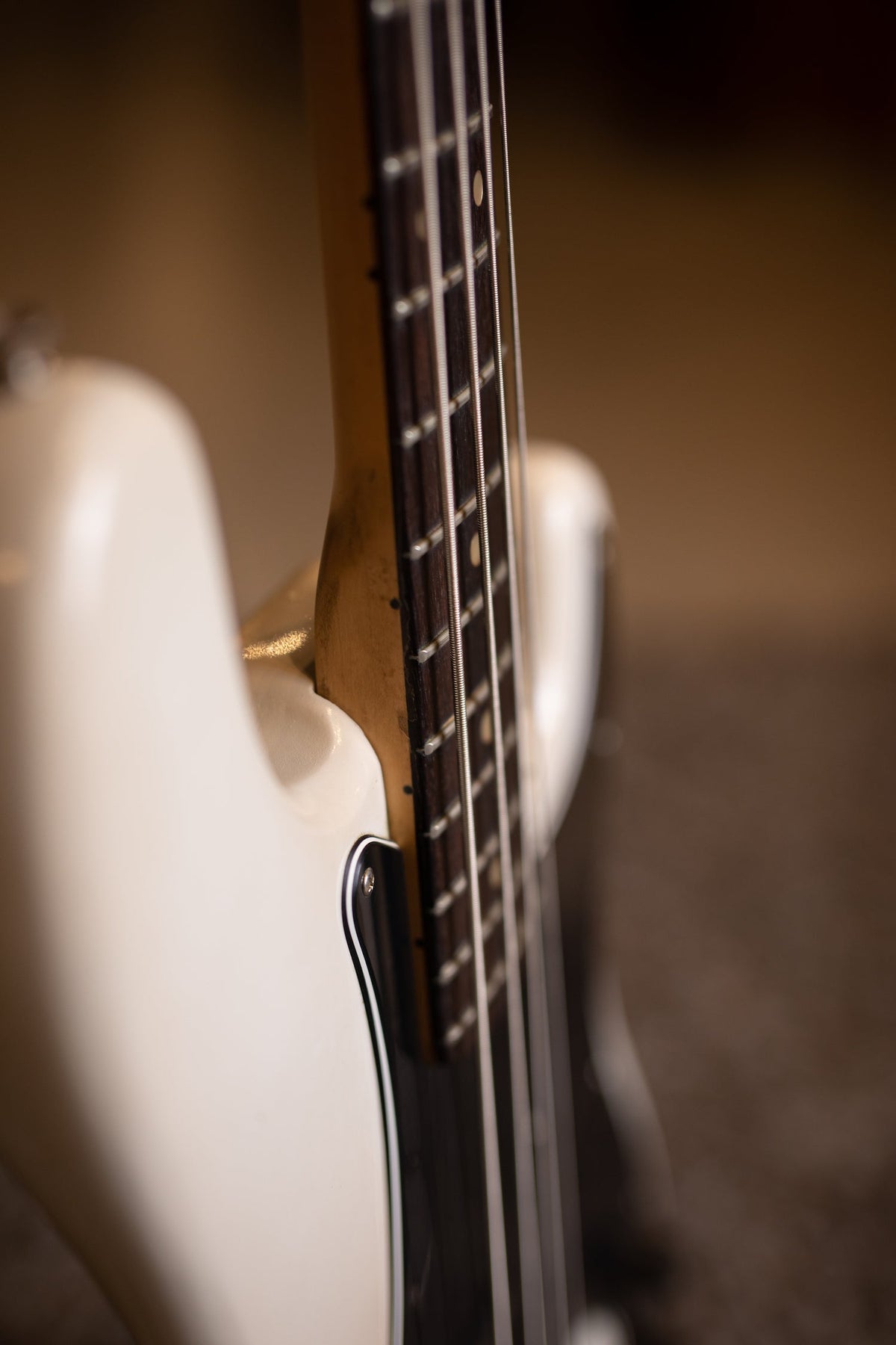 1975 Fender Precision Bass - Olympic White