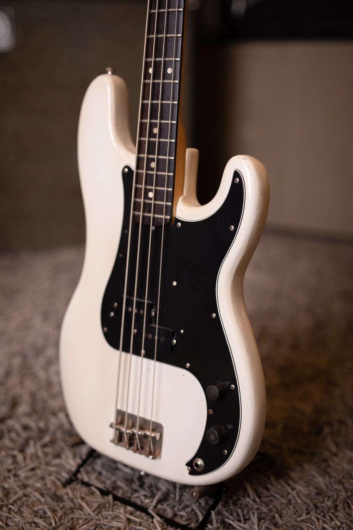 1975 Fender Precision Bass - Olympic White