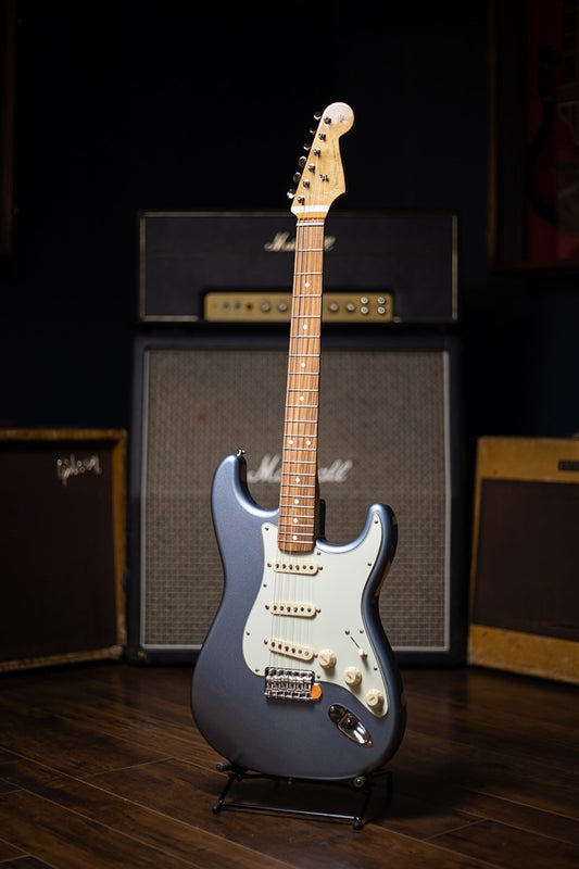 Fender Vintera '60's Stratocaster Electric Guitar - Ice Blue Metallic