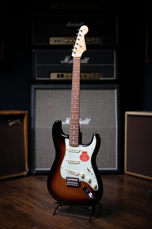 Fender Classic Player '60s Stratocaster Electric Guitar - 3 Color Sunburst