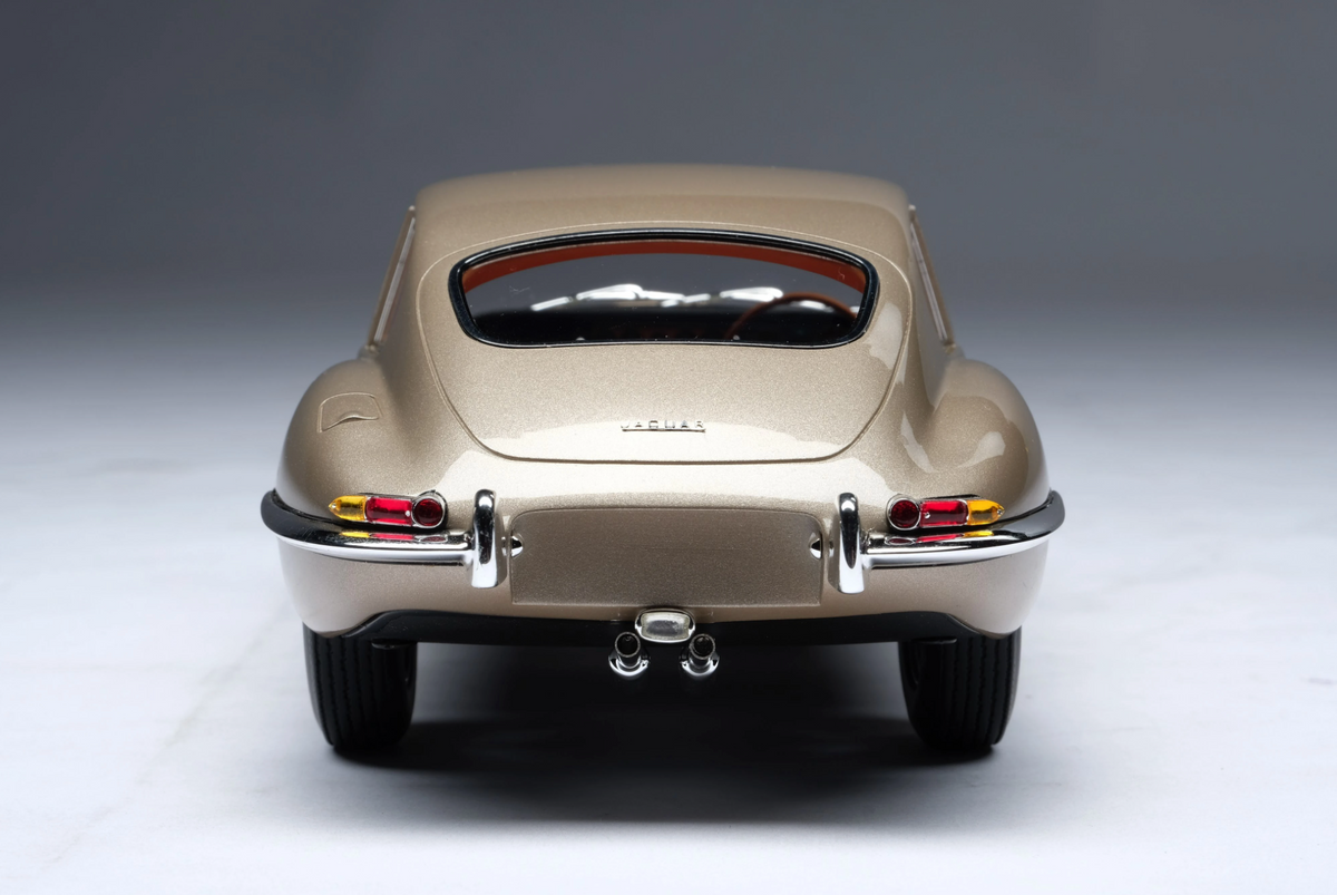 Amalgam Collection - Jaguar E-Type Coupe Road & Track 1:18 Scale