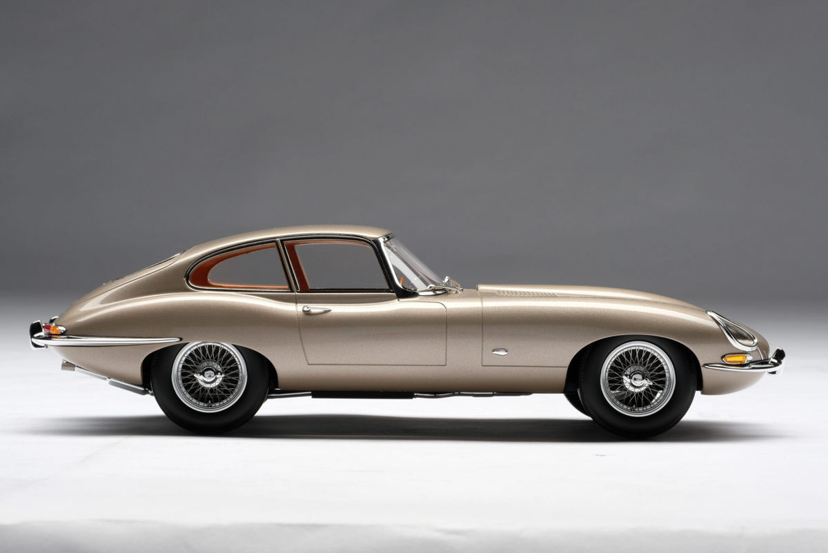 Amalgam Collection - Jaguar E-Type Coupe Road & Track 1:18 Scale